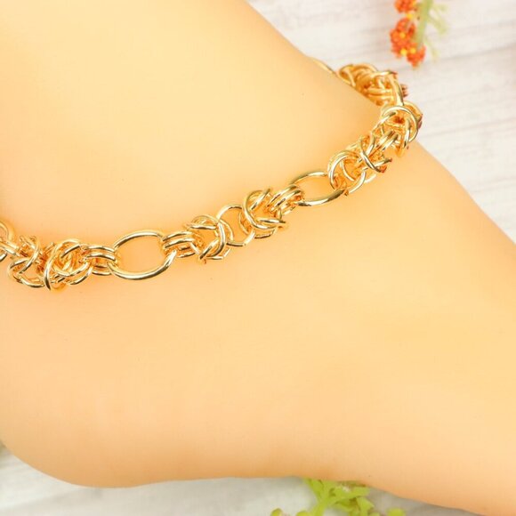 "Handmade Anklet – Elegant & Delicate Jewelry for Women | UNVRC1622 - Picture 2 of 10